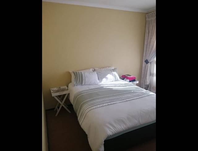 2 BEDROOM TOWNHOUSE FOR SALE IN SONNEVELD